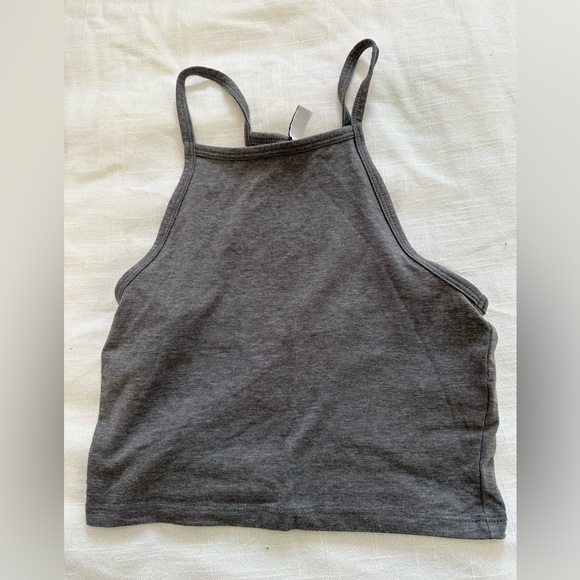 2 basic crop tops - Picture 2 of 4